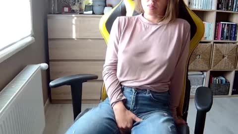 Snapshot of erotic_vibe chatting on 02-12-25, 12:44 Melissa online show from 02-12-25, 12:44