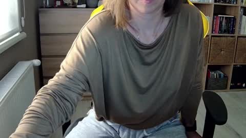 Snapshot of erotic_vibe chatting on 02-13-25, 03:24 Melissa online show from 02-13-25, 03:24