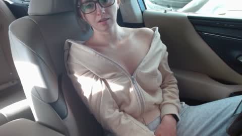 Snapshot of erotic_vibe chatting on 03-10-25, 12:37 Melissa online show from 03-10-25, 12:37