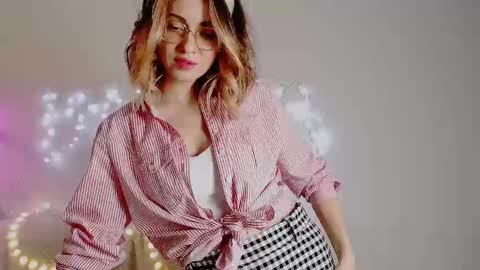 Snapshot of eroticgiftxxx chatting on 01-23-25, 12:30 LylaXXX online show from 01-23-25, 12:30