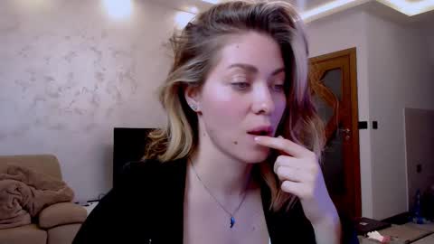 Snapshot of eroticgiftxxx chatting on 03-06-25, 07:21 LylaXXX online show from 03-06-25, 07:21