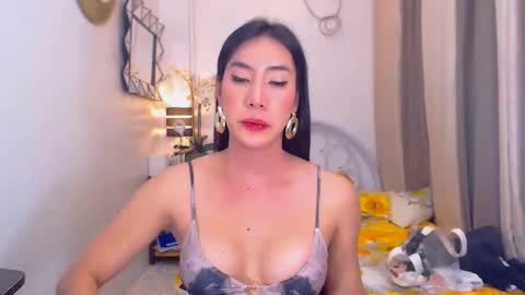 Snapshot of ervanamorge chatting on 02-17-25, 01:32 Ervana online show from 02-17-25, 01:32