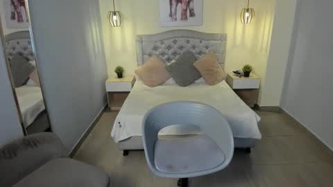 Escarlet online show from 10-20-25, 01:11