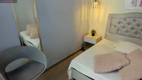 Escarlet online show from 06-26-26, 02:32