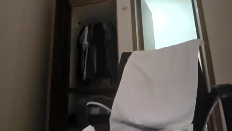 Snapshot of escorpion51 chatting on 04-07-26, 03:40 escorpion51 online show from 04-07-26, 03:40
