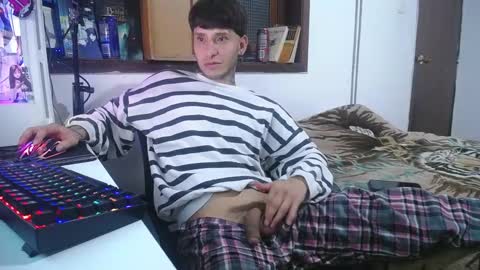 Snapshot of esjrobles chatting on 12-14-24, 04:23 Esteban online show from 12-14-24, 04:23