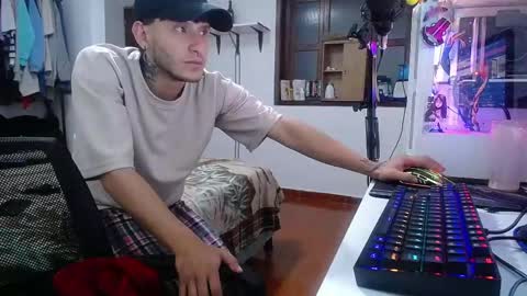 Snapshot of esjrobles chatting on 12-28-24, 05:55 Esteban online show from 12-28-24, 05:55