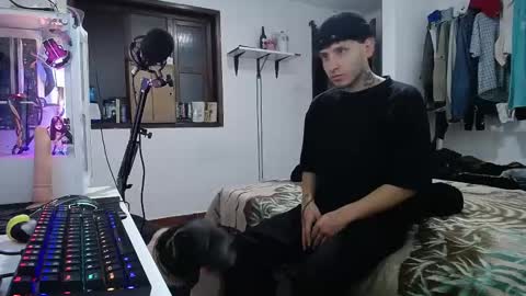 Snapshot of esjrobles chatting on 01-19-25, 02:15 Esteban online show from 01-19-25, 02:15