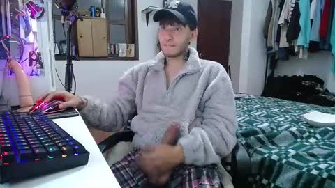 Snapshot of esjrobles chatting on 01-21-25, 05:38 Esteban online show from 01-21-25, 05:38