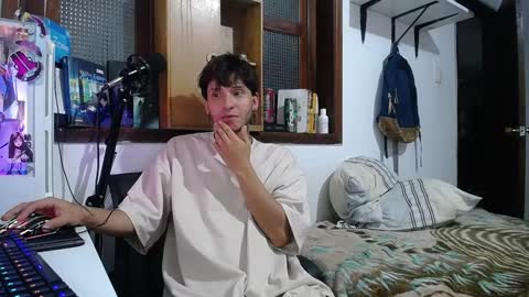 Snapshot of esjrobles chatting on 02-03-25, 05:18 Esteban online show from 02-03-25, 05:18