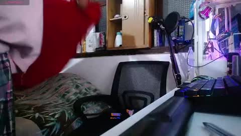 Snapshot of esjrobles chatting on 02-17-25, 08:52 Esteban online show from 02-17-25, 08:52