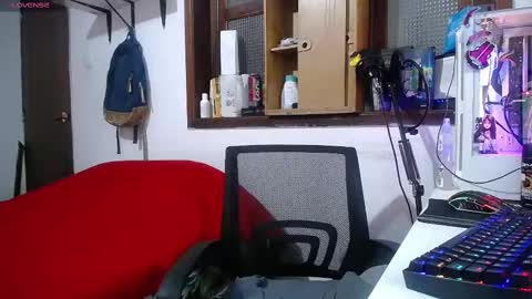 Snapshot of esjrobles chatting on 02-17-25, 11:55 Esteban online show from 02-17-25, 11:55