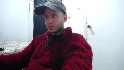 Snapshot of esjrobles chatting on 10-16-25, 06:47 Esteban online show from 10-16-25, 06:47