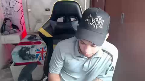 eskayler_ online show from 09-09-25, 12:59