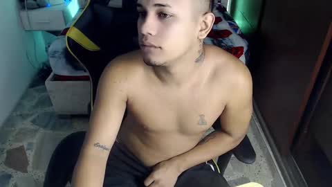 eskayler_ online show from 09-12-25, 03:34
