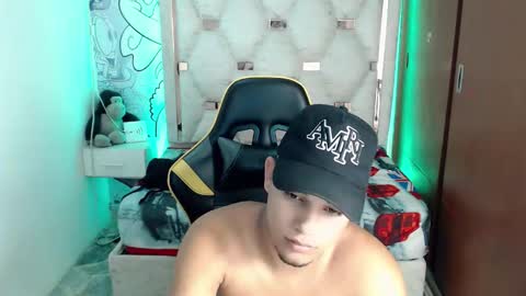 eskayler_ online show from 09-17-25, 06:53