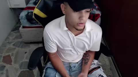 eskayler_ online show from 09-19-25, 06:52