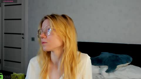 Esme Runn online show from 05-07-26, 03:01