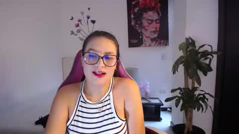 Snapshot of esmeralda098 chatting on 02-22-26, 07:23 Esmeralda online show from 02-22-26, 07:23