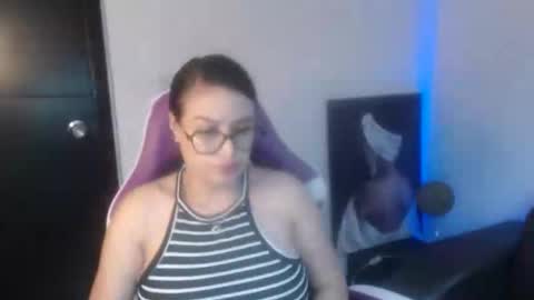 Snapshot of esmeralda098 chatting on 03-10-26, 02:55 Esmeralda online show from 03-10-26, 02:55