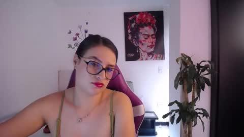 Snapshot of esmeralda098 chatting on 03-22-26, 07:28 Esmeralda online show from 03-22-26, 07:28