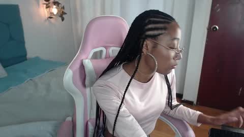 Snapshot of esmeralda_bk chatting on 01-22-25, 06:52 esmeralda_bk online show from 01-22-25, 06:52