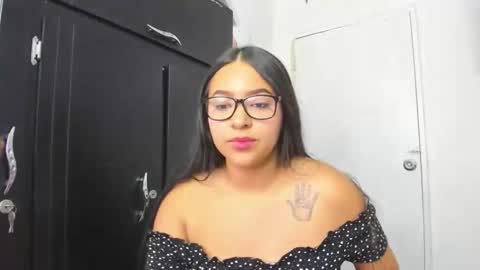 Snapshot of esmeralda_diaz_ chatting on 02-26-26, 06:01 esmeralda_diaz_ online show from 02-26-26, 06:01