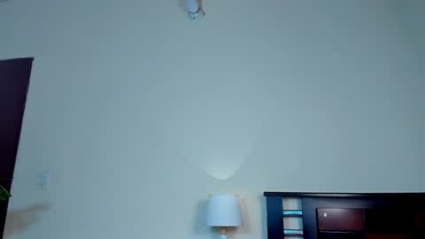 Snapshot of esmeralda_h chatting on 12-19-24, 12:02 K E Y R A independent model online show from 12-19-24, 12:02