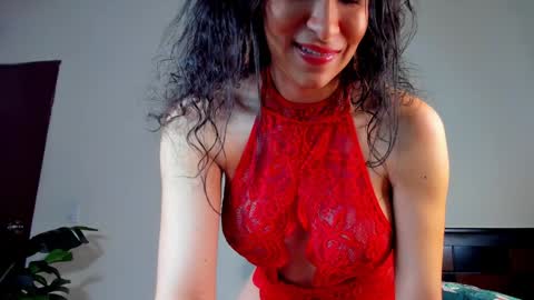 Snapshot of esmeralda_h chatting on 12-20-24, 03:47 K E Y R A independent model online show from 12-20-24, 03:47