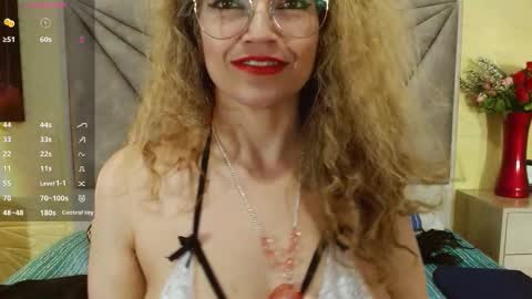 Esmeralda .INDEPENDENT MODEL online Monday to Saturday 3 pm Chicago online show from 11-11-25, 04:12