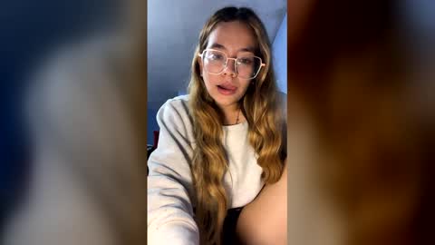 Snapshot of esmeralda_tp chatting on 03-18-26, 10:24 esmeralda_tp online show from 03-18-26, 10:24