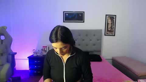 Snapshot of esmeraldaa_sc chatting on 10-05-25, 04:55 Perla online show from 10-05-25, 04:55