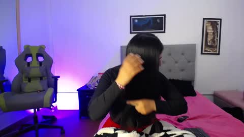 Snapshot of esmeraldaa_sc chatting on 10-06-25, 03:48 Perla online show from 10-06-25, 03:48