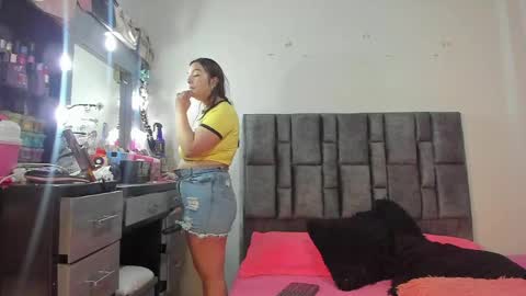 Perla online show from 05-13-26, 05:49