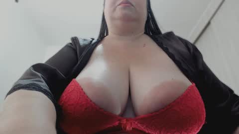 Snapshot of esmeraldo_mfc chatting on 01-30-25, 09:25 Esmeralda online show from 01-30-25, 09:25