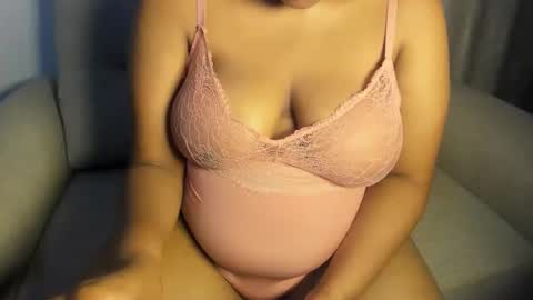 Snapshot of esmeray_ chatting on 09-25-25, 10:13 Esme online show from 09-25-25, 10:13