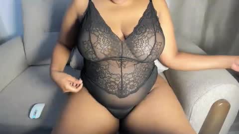 Snapshot of esmeray_ chatting on 10-04-25, 11:36 Esme online show from 10-04-25, 11:36