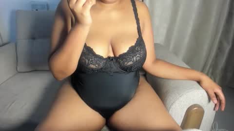 Snapshot of esmeray_ chatting on 10-09-25, 11:36 Esme online show from 10-09-25, 11:36