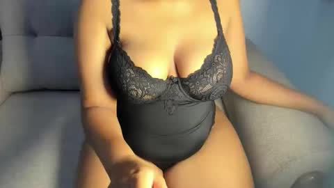 Snapshot of esmeray_ chatting on 11-02-25, 11:07 Esme online show from 11-02-25, 11:07