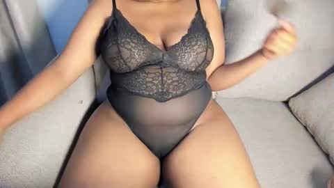 Snapshot of esmeray_ chatting on 11-06-25, 10:54 Esme online show from 11-06-25, 10:54