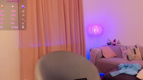 Snapshot of esmimilf chatting on 01-03-25, 04:27 Esmi online show from 01-03-25, 04:27