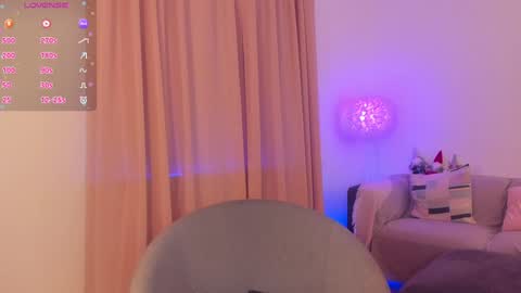 Snapshot of esmimilf chatting on 01-07-25, 03:54 Esmi online show from 01-07-25, 03:54