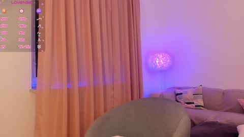 Snapshot of esmimilf chatting on 01-10-25, 04:41 Esmi online show from 01-10-25, 04:41