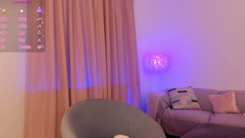 Snapshot of esmimilf chatting on 01-17-25, 03:32 Esmi online show from 01-17-25, 03:32