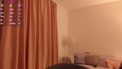 Snapshot of esmimilf chatting on 05-10-26, 08:58 Esmi online show from 05-10-26, 08:58