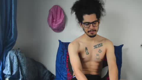 Snapshot of esnaider_man chatting on 02-22-25, 05:13 Esnider online show from 02-22-25, 05:13