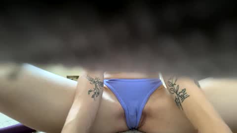 Snapshot of essence90210 chatting on 09-28-25, 07:08 essence90210 online show from 09-28-25, 07:08