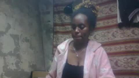 Snapshot of estanie chatting on 09-27-25, 07:52 estanie online show from 09-27-25, 07:52