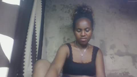 Snapshot of estanie chatting on 09-30-25, 09:09 estanie online show from 09-30-25, 09:09