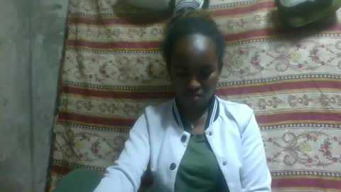 Snapshot of estanie chatting on 10-13-25, 08:42 estanie online show from 10-13-25, 08:42